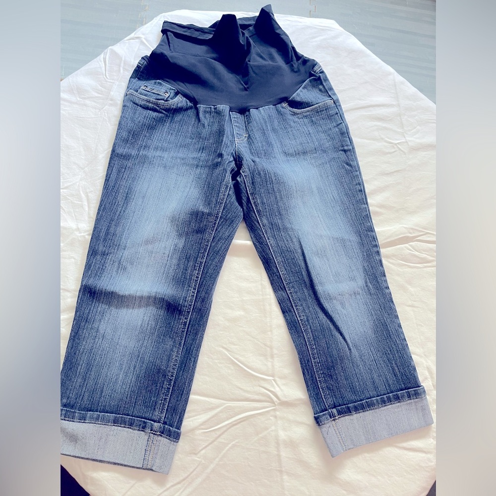 Maternity Cropped Blue Jeans